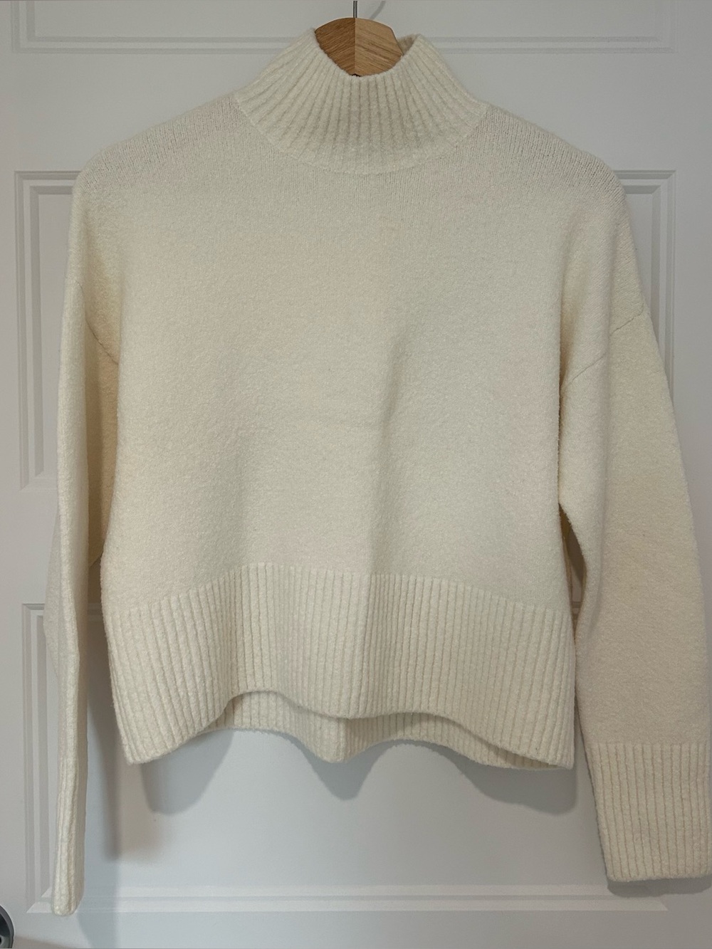 & OTHER STORIES CREAM TURTLENECK SWEATER SIZE S